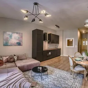  Apartamento True Gem Downtown Next To Synagogue And Gozsdu Garden Area Hungría